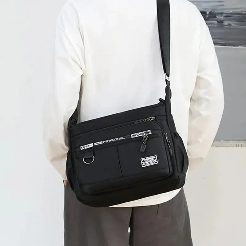 Carry Coutures Shoulder Bags