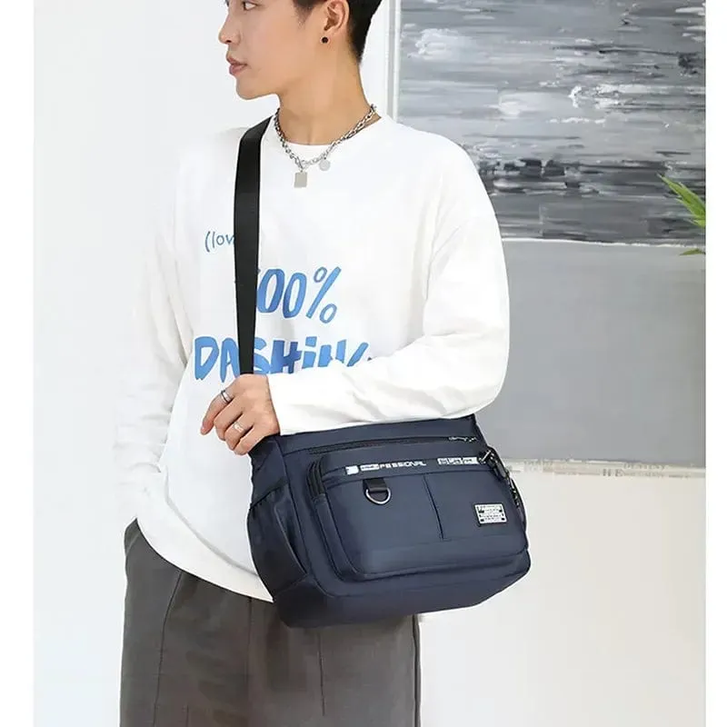 Carry Coutures Shoulder Bags