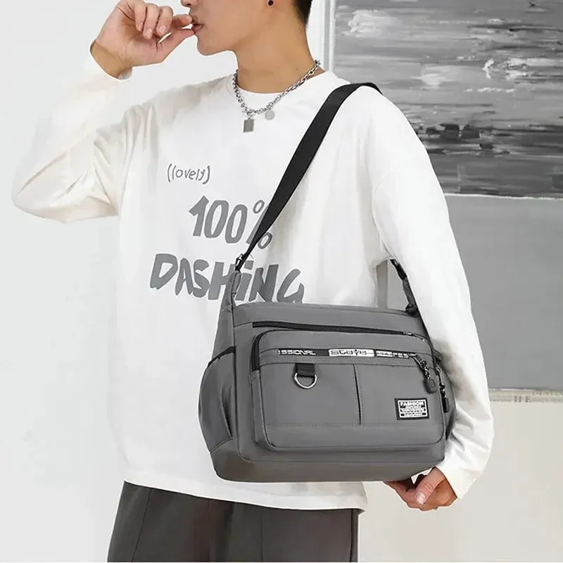Carry Coutures Shoulder Bags