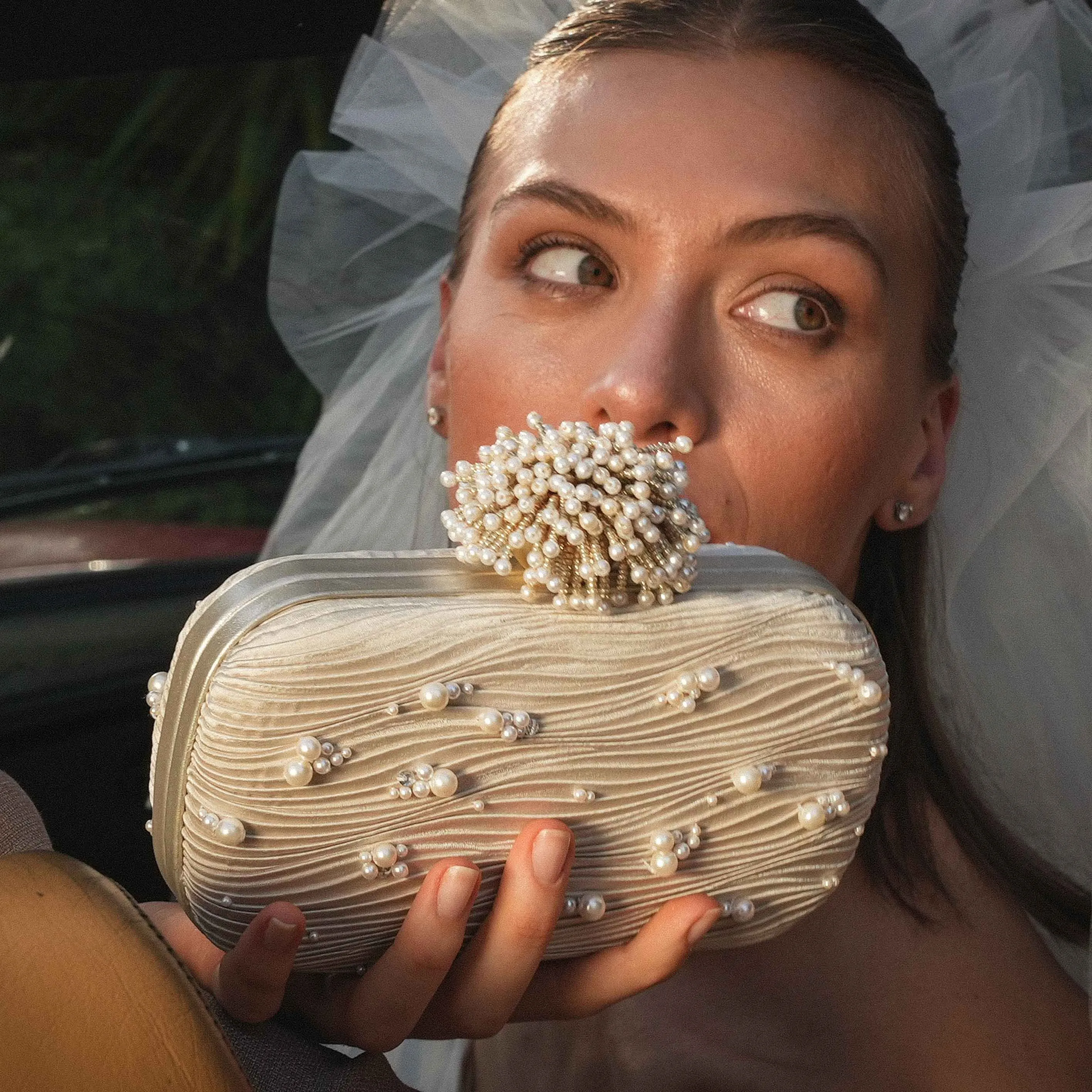 DAHLIA ON PEARLY WAVES BOX CLUTCH